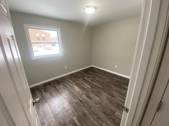 3rd image of 1039 Maas St APT 5