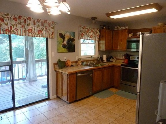 5th image of 385 Whispering Woods Dr