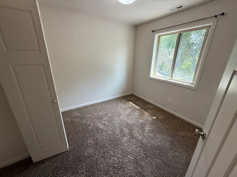 418 W Pershing — Photo 38