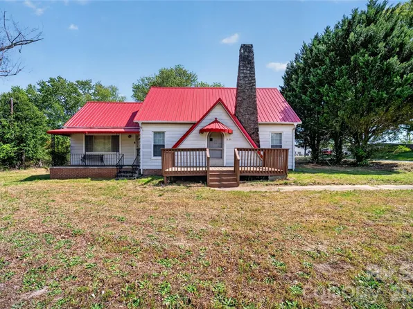 3833 1st Ave SW, Hickory, NC 28602