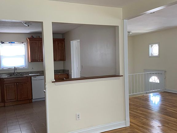 2nd image of 553 Katan Ave Unit B