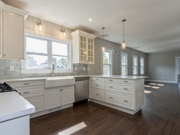 4th image of 92 3rd Avenue