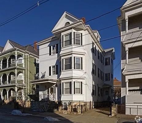 31 Sidney St #4
