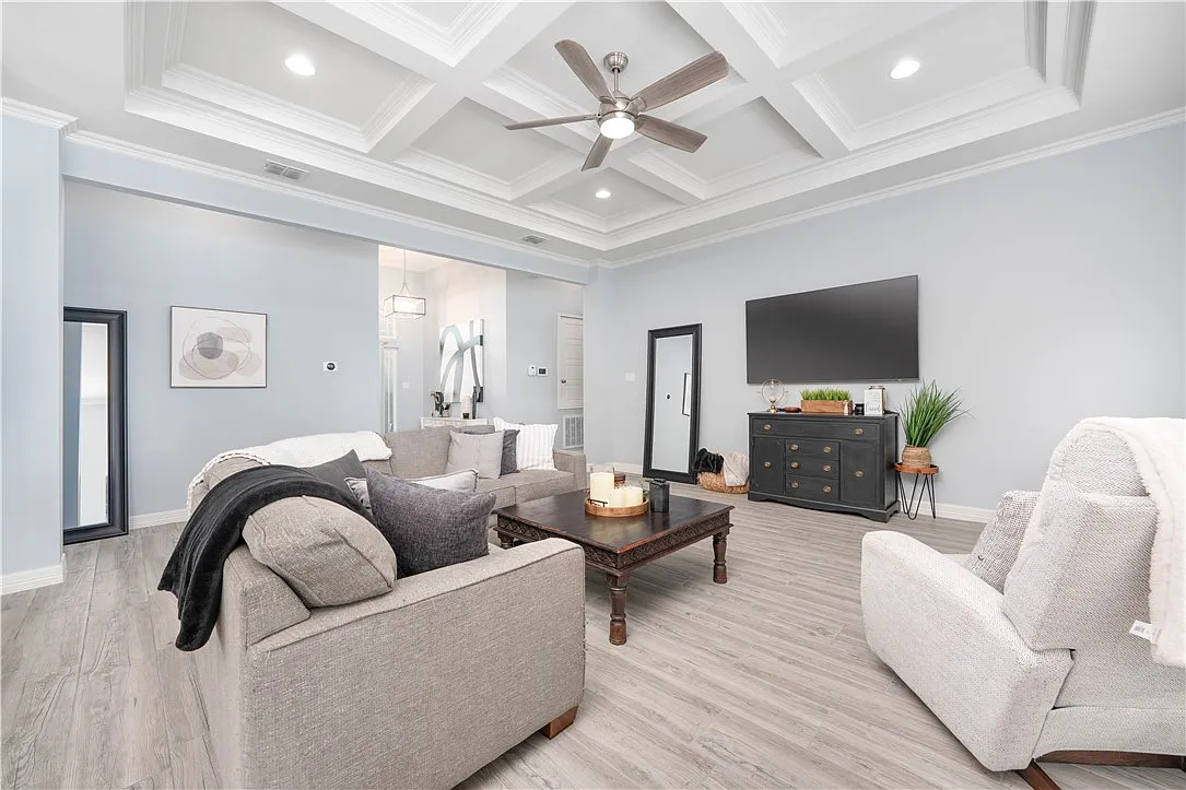 4 bed, 1991 sqft, $2,350 — Photo 4