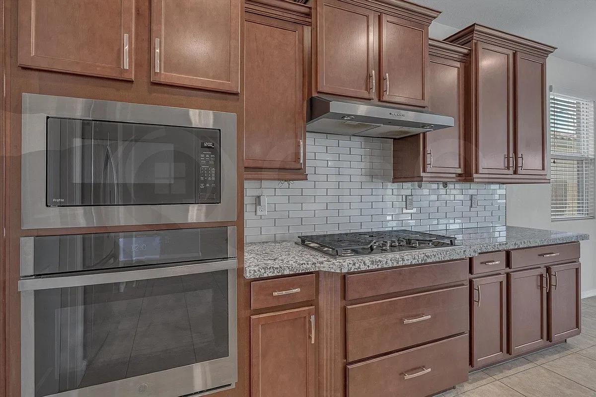 3 bed, 2.5 bath, 2686 sqft, $2,950 — Photo 3