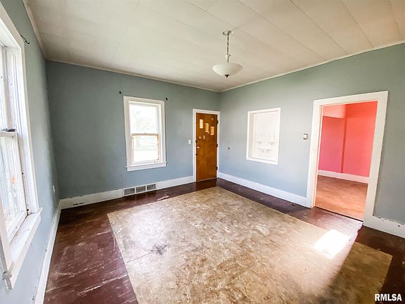 4th image of 208 E Ann St