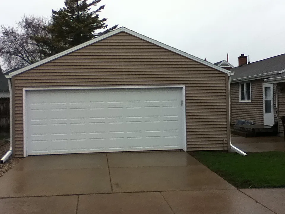 907 W 8th Ave — Photo 2