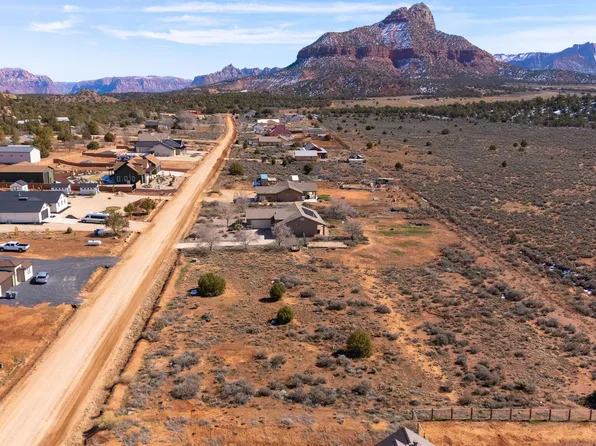 941 W Smithsonian Way, Apple Valley, UT 84737