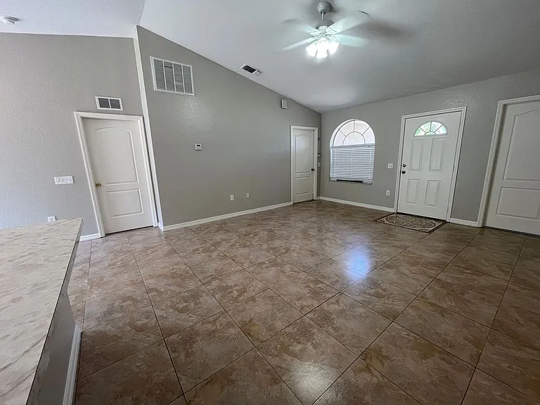 435 Magpie Ct — Photo 15