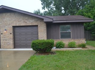 114 Beverly Ct, Streamwood, IL 60107