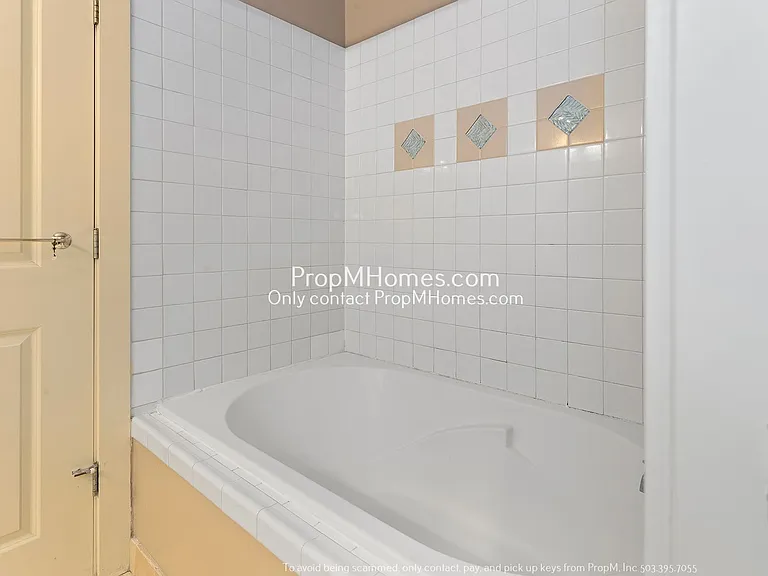 1822 SW 18th Ave #5 — Photo 16