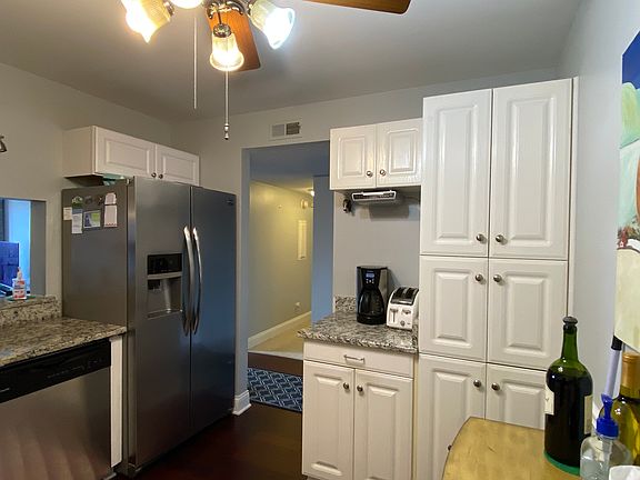 4th image of 1325 N Sterling Ave Unit 204