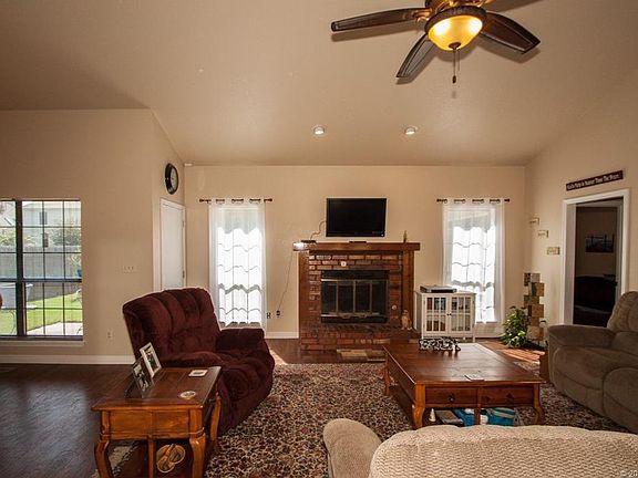 4th image of 2417 W Twin Oaks St