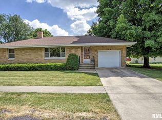 716 Cherry St, Hopedale, IL 61747