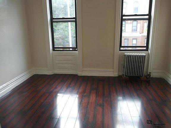 4th image of 3243 48th St APT 2R