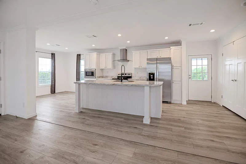 3 bed, 2.0 bath, 1344 sqft, $999 — Photo 3