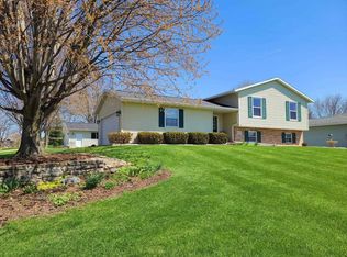 6698 Charlie Grimm Rd, Windsor, WI 53598