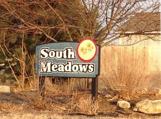 505 S Meadows Dr, Hesston, KS 67062