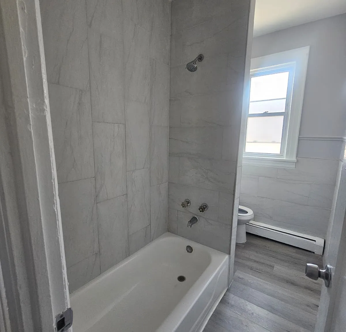 3 bed, 1000 sqft, $1,900 — Photo 2