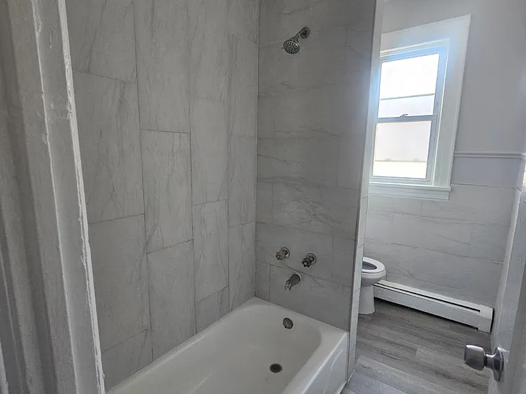 380 E 29th St #6 — Photo 2