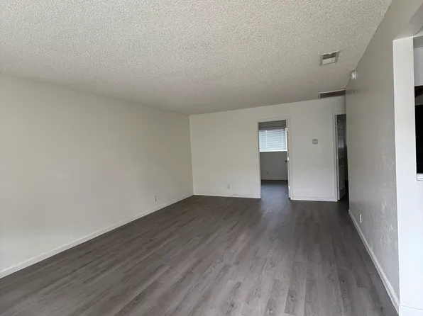 70 Powell Ave APT B, Lemoore, CA 93245