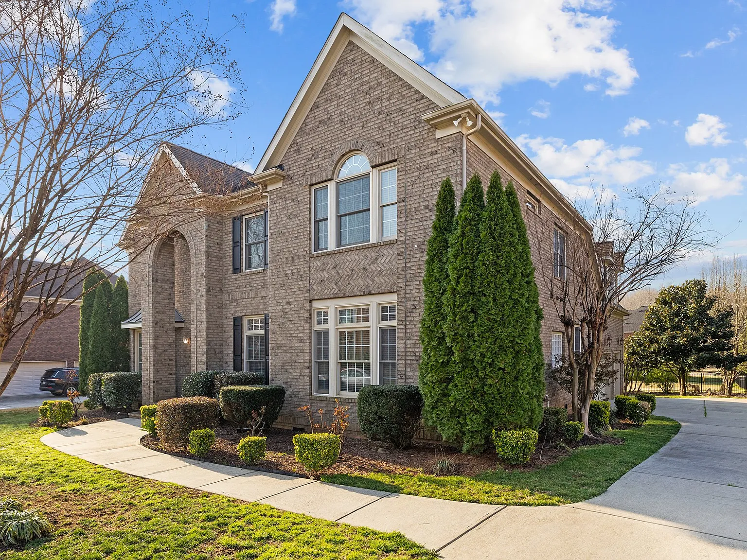 6 bed, 4313 sqft, $3,700 — Photo 3
