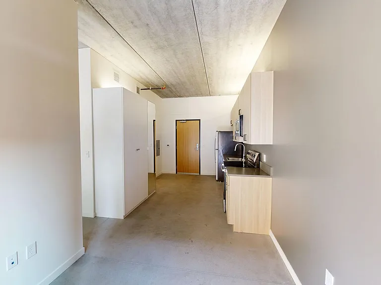 418 East Grand — Photo 38