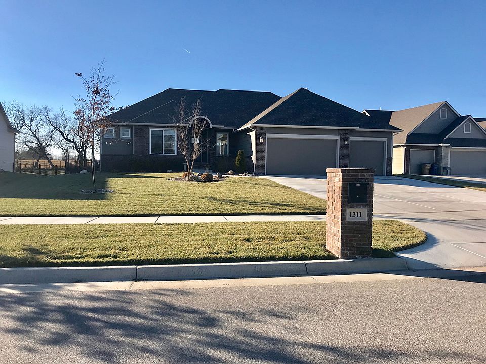 1st image of 1311 N Shadow Rock Dr