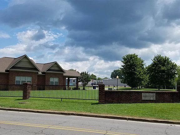4th image of Ivy Park Cir