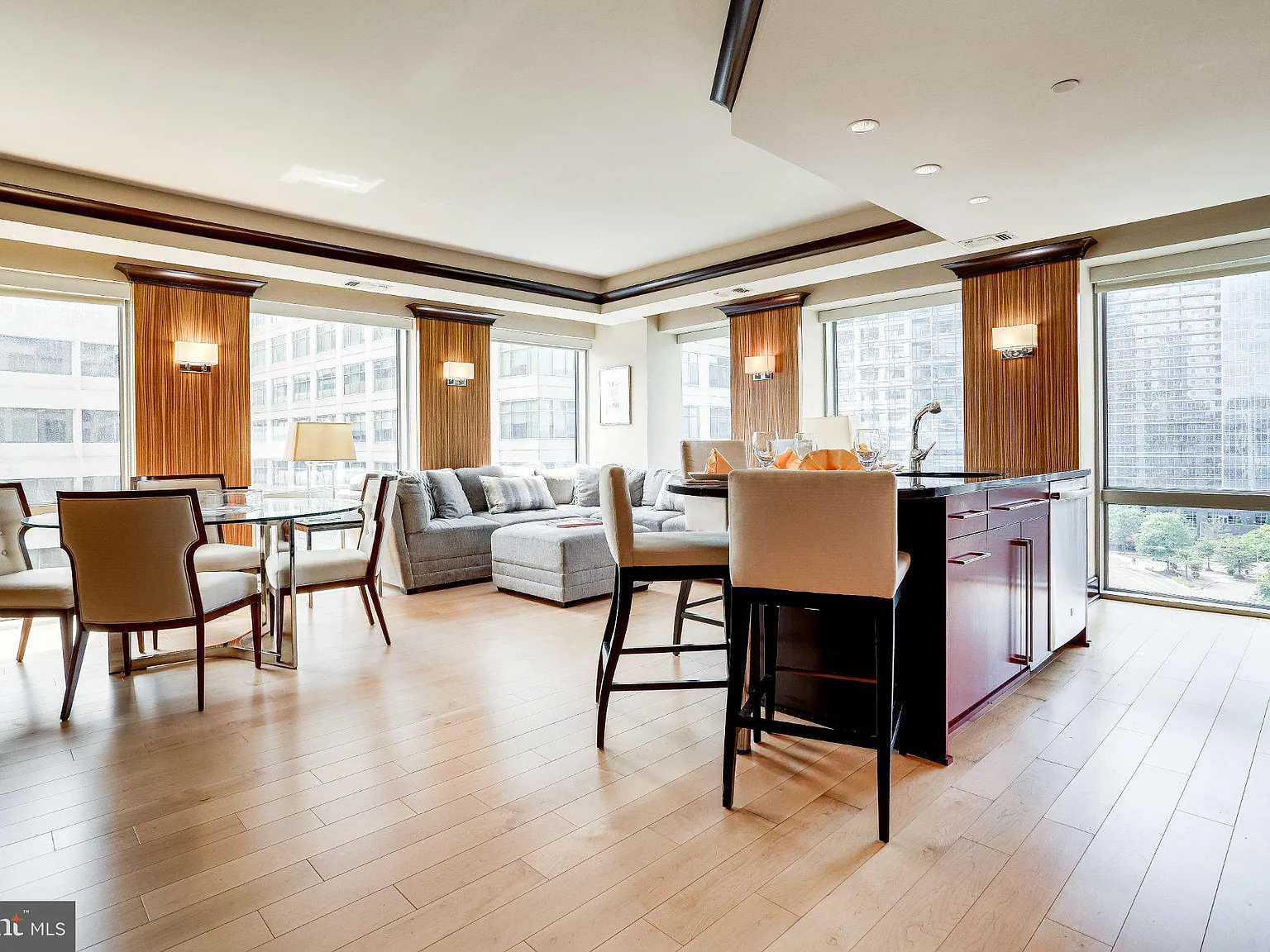 2 bed, 2.5 bath, 1232 sqft, $5,250 — Photo 4