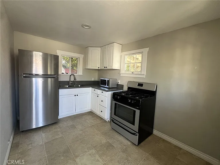 128 1/2 N Ivy Ave — Photo 4