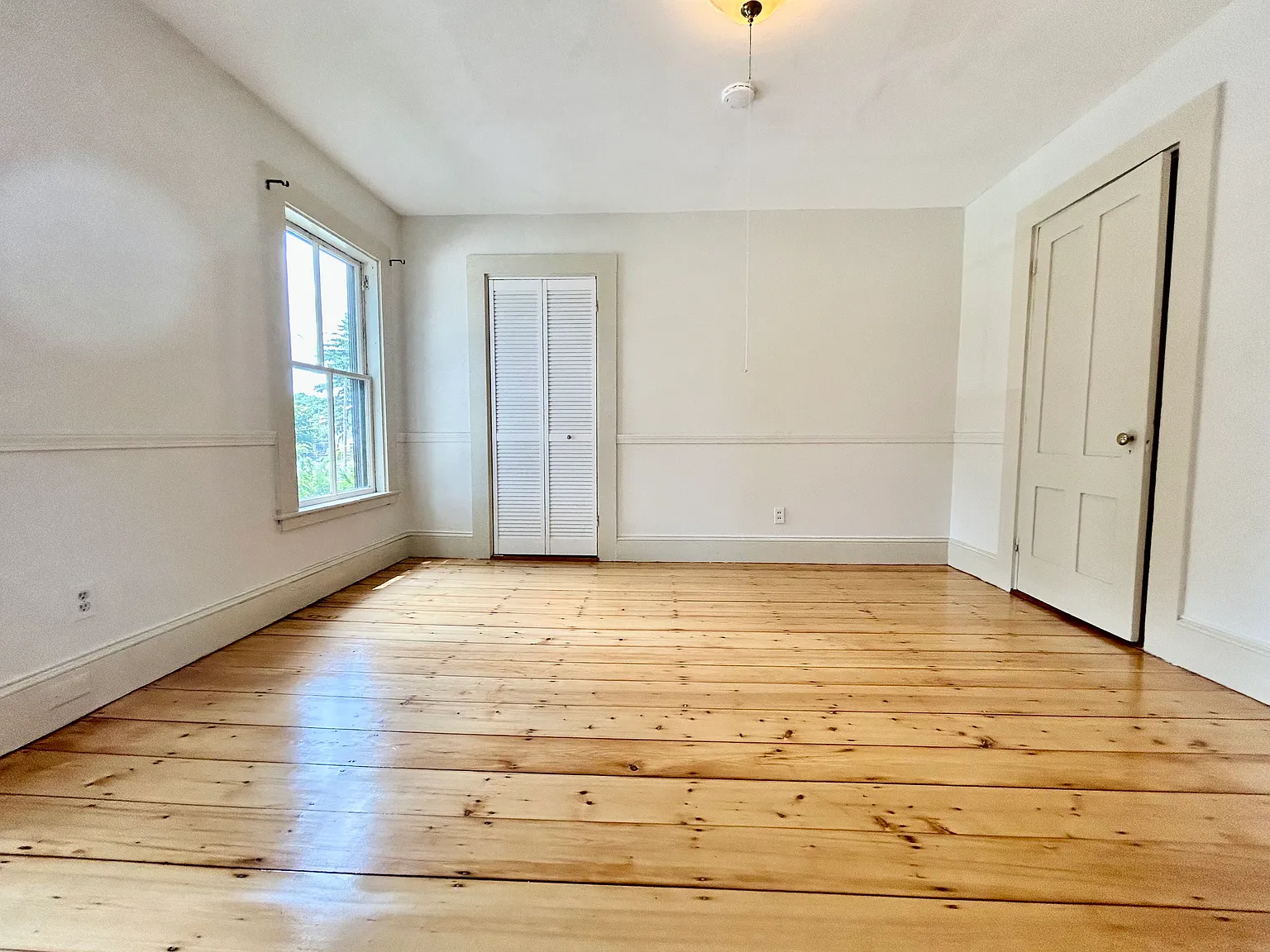 1 bed, 875 sqft, $2,300 — Photo 2