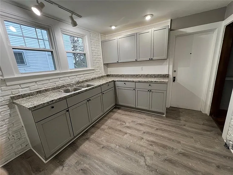 343 Genesee Park Blvd — Photo 3