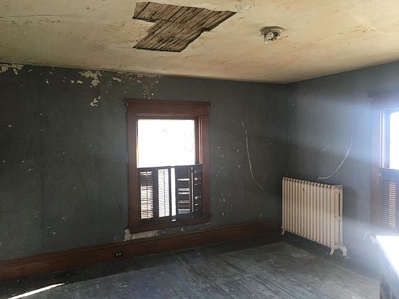 4th image of 2387 Lakeshore Dr