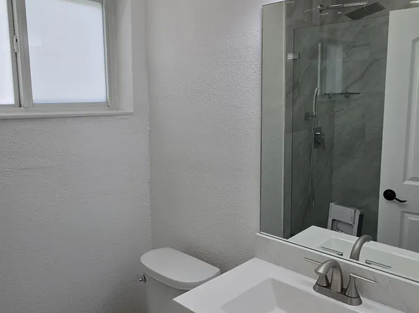 804 NE 10th St #2, Hallandale, FL 33009