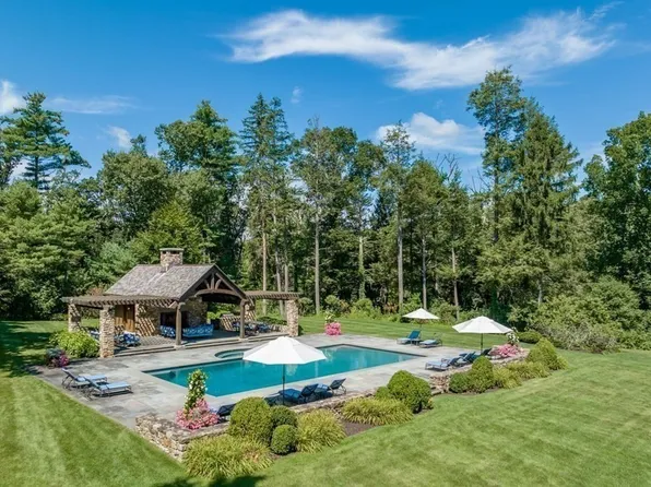 920 Highland St, South Hamilton, MA 01982