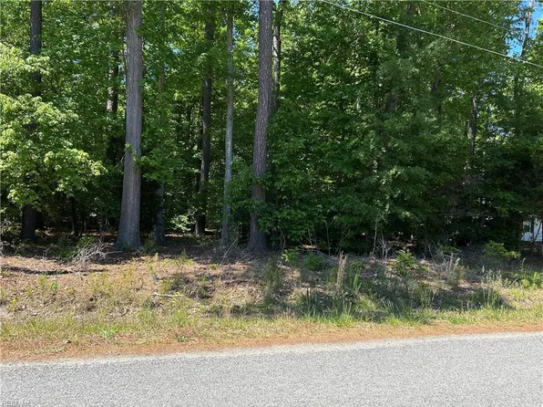 5718 Hillside Dr, Gloucester, VA 23061