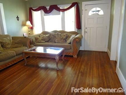 4th image of 305 Oak St
