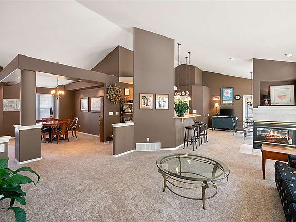 4th image of 6302 S Woodland Ct