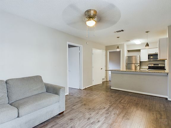 3rd image of 2510 San Gabriel St APT 205