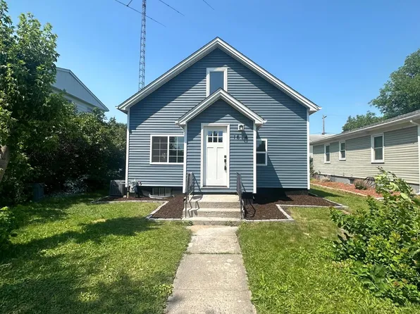 1614 7th St N, Fargo, ND 58102