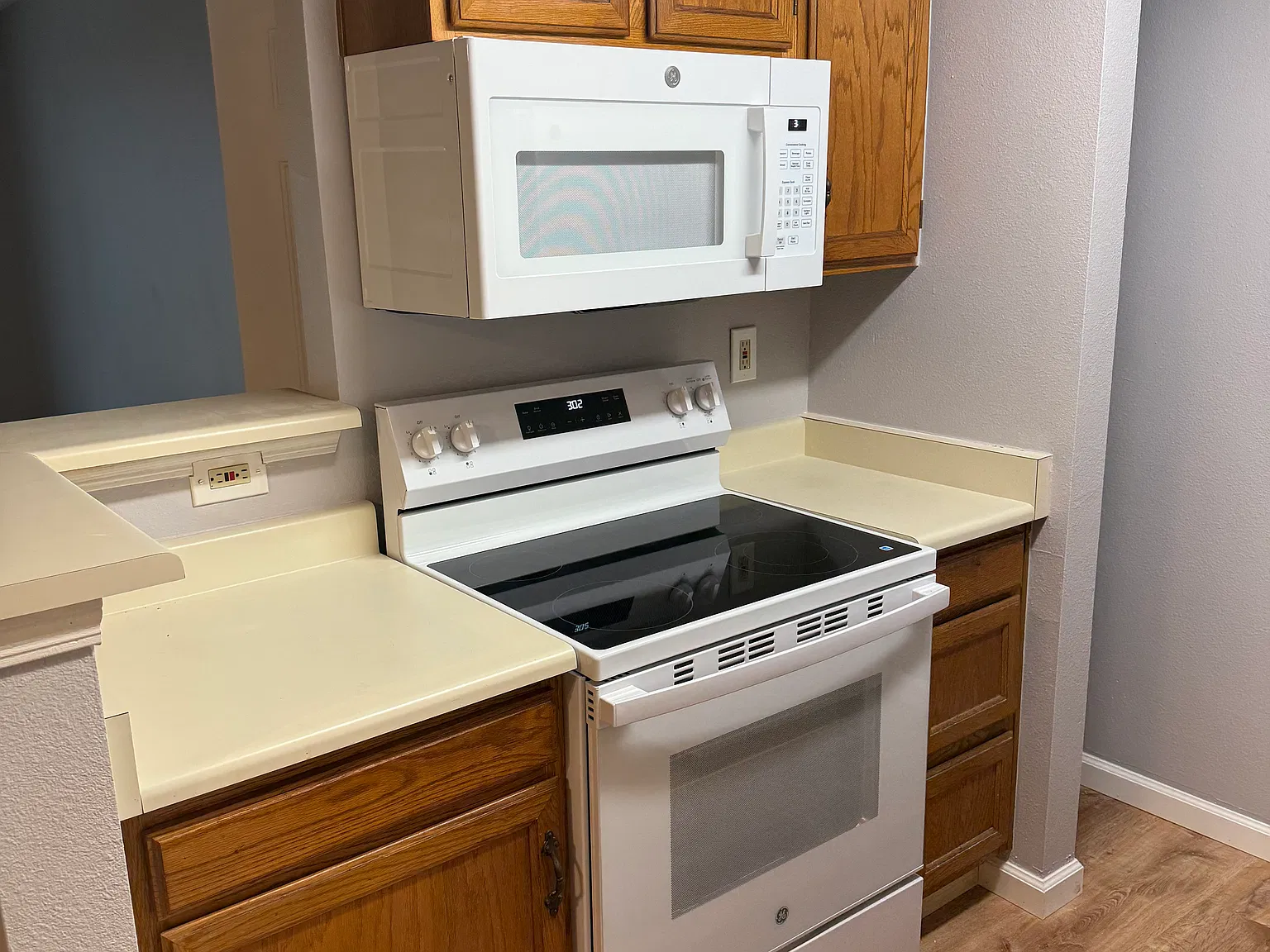 1 bed, 734 sqft, $1,275 — Photo 1