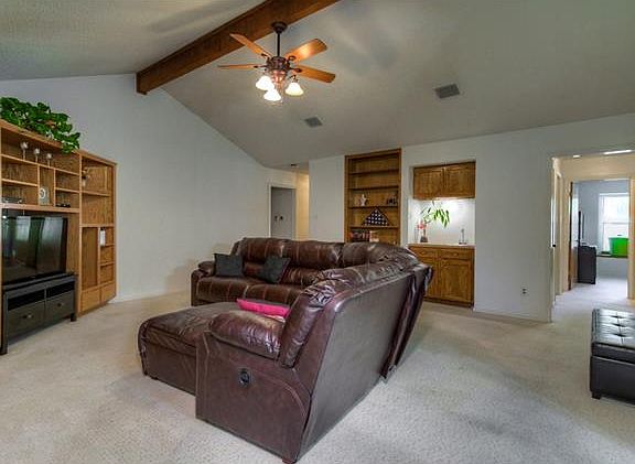 4th image of 605 Willow Wood Ln
