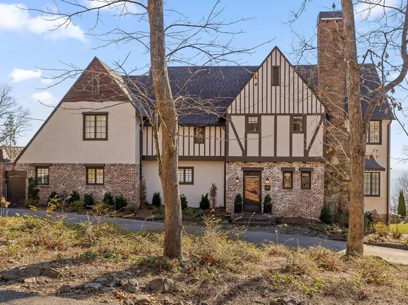 185 Gnome Trl, Lookout Mountain, GA 30750