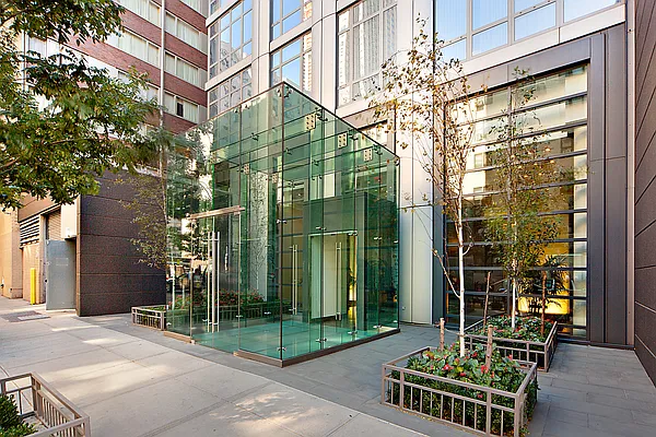 Rented by CORE | media 30