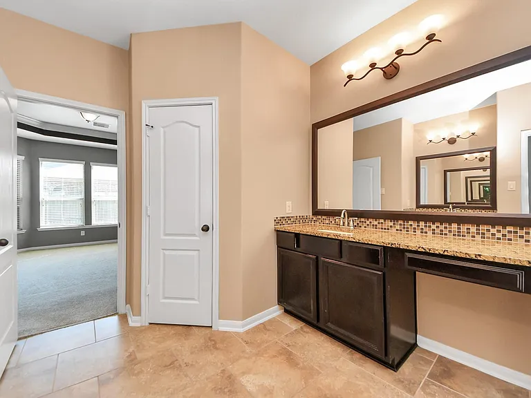 9427 Sapphire Bay Ln — Photo 28