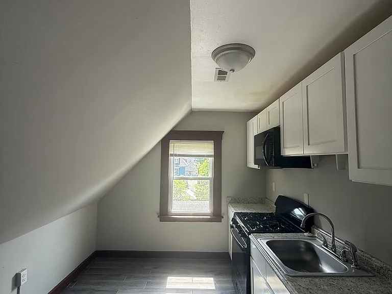 89 Hubinger St #3 — Photo 6
