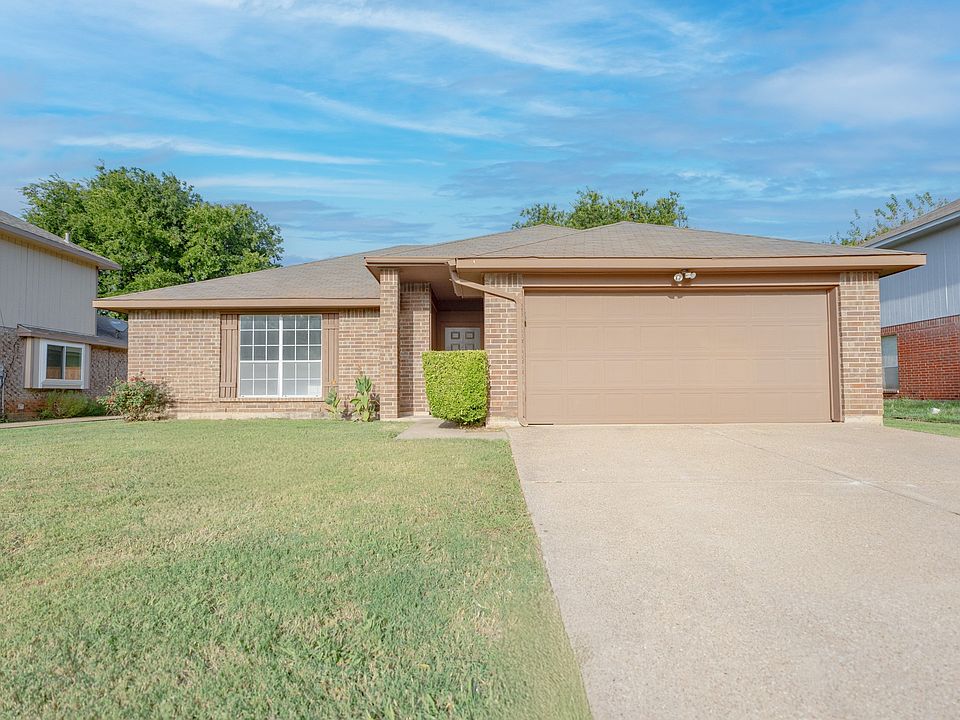 1st image of 4910 Oak Hollow Dr