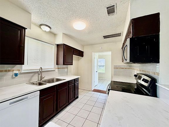 3rd image of 2603 Quarry Hill Rd