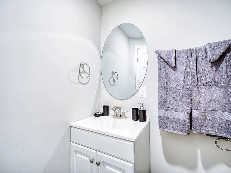 832 Mikael Ave #B — Photo 7